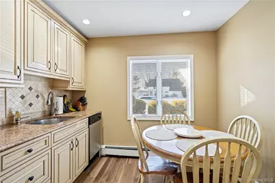 18 Bridle Lane, Hicksville, NY 11801 - Photo 6