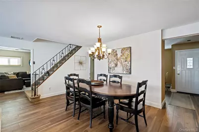 18 Bridle Lane, Hicksville, NY 11801 - Photo 10