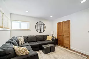 18 Bridle Ln, Hicksville, NY 11801 - Photo 14