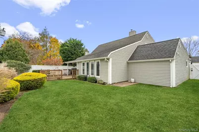 18 Bridle Lane, Hicksville, NY 11801 - Photo 24