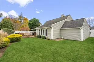 18 Bridle Ln, Hicksville, NY 11801 - Photo 24