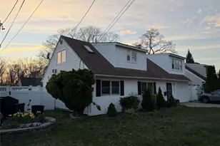 412 Seaford Ave, Massapequa, NY 11758 - Photo 2