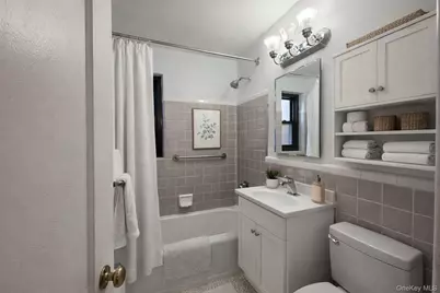 242-05 61 Avenue #F13 Lower, Little Neck, NY 11362 - Photo 4