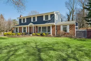 31 Fox Hunt Ln, Cold Spring Harbor, NY 11724 - Photo 2