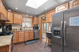 572 S Bayview Ave, Freeport, NY 11520 - Photo 8