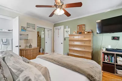 572 S Bayview Avenue, Freeport, NY 11520 - Photo 10