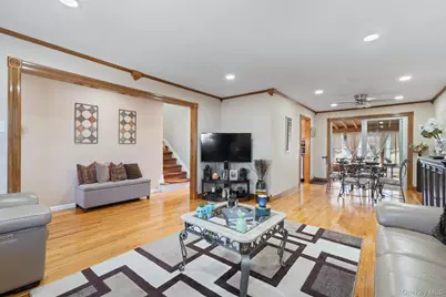 572 S Bayview Avenue, Freeport, NY 11520 - Photo 4