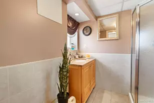 572 S Bayview Ave, Freeport, NY 11520 - Photo 18