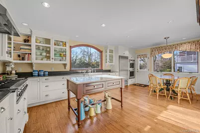 2 Chester Drive, Great Neck, NY 11021 - Photo 10