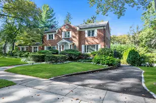 2 Chester Dr, Great Neck, NY 11021 - Photo 32