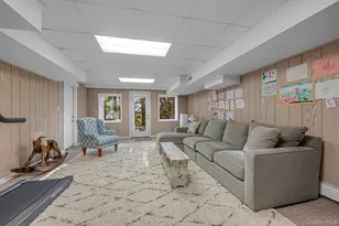 2 Chester Dr, Great Neck, NY 11021 - Photo 24