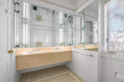 2 Chester Drive, Great Neck, NY 11021 - Photo 18