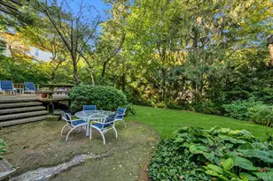 2 Chester Dr, Great Neck, NY 11021 - Photo 28