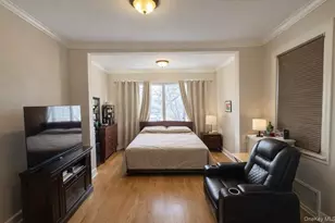 70-27 68th Pl, Glendale, NY 11385 - Photo 10