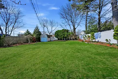 46 Boxwood Lane, Hicksville, NY 11801 - Photo 24