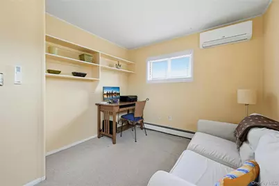 46 Boxwood Lane, Hicksville, NY 11801 - Photo 18