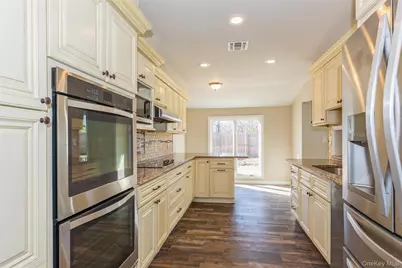 12 Fowler Lane, Mount Sinai, NY 11766 - Photo 8