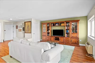 30 Greenridge Avenue #4M, White Plains, NY 10605 - Photo 10