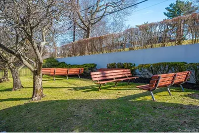 30 Greenridge Avenue #4M, White Plains, NY 10605 - Photo 2