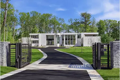 31 Chestnut Hill Drive, Upper Brookville, NY 11771 - Photo 2