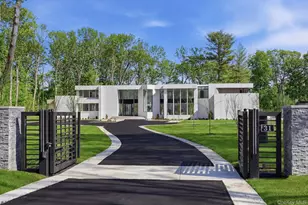 31 Chestnut Hill Dr, Upper Brookville, NY 11771 - Photo 2