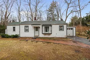 33 Oleander Dr, Northport, NY 11768 - Photo 2