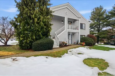 9 Country Place, Mohegan Lake, NY 10547 - Photo 2