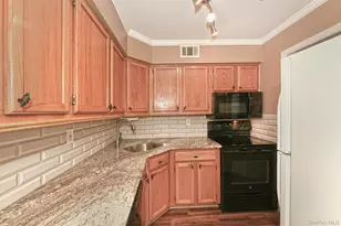 171 Fairview Cir, Middle Island, NY 11953 - Photo 16