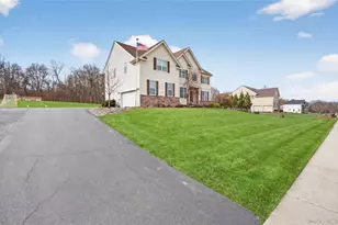 75 Luthien Forest Rd, Rock Tavern, NY 12575 - Photo 2