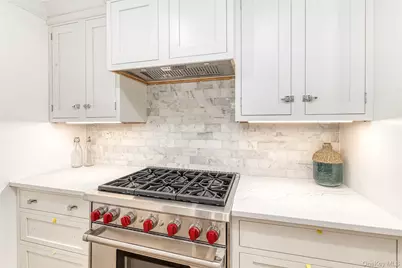 2552 Woodland Avenue, Wantagh, NY 11793 - Photo 8