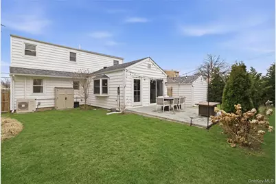 2552 Woodland Avenue, Wantagh, NY 11793 - Photo 20