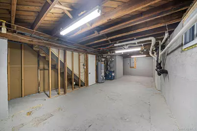 8 Florence Court, Huntington Station, NY 11746 - Photo 26