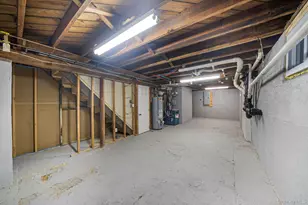 8 Florence Ct, Huntington Station, NY 11746 - Photo 26