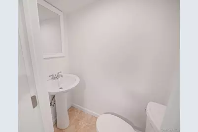 8 Florence Court, Huntington Station, NY 11746 - Photo 24