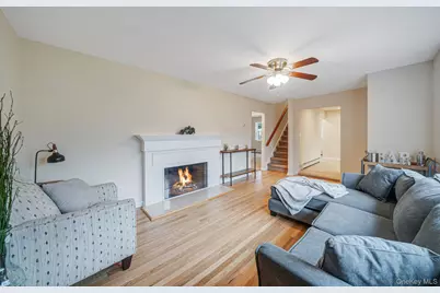 8 Florence Court, Huntington Station, NY 11746 - Photo 6