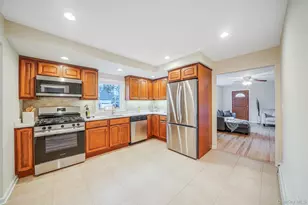 8 Florence Ct, Huntington Station, NY 11746 - Photo 10