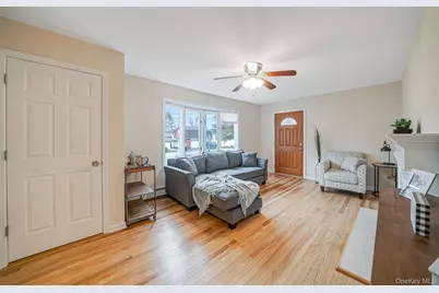 8 Florence Court, Huntington Station, NY 11746 - Photo 8