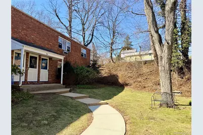 86 McLoughlin Street #D, Glen Cove, NY 11542 - Photo 2