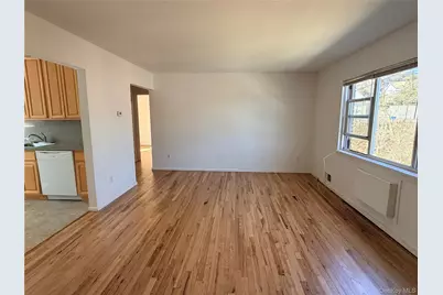 86 McLoughlin Street #D, Glen Cove, NY 11542 - Photo 4