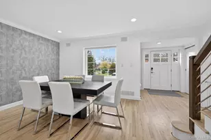 65 Circle Dr, Roslyn Heights, NY 11577 - Photo 14