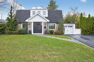 65 Circle Dr, Roslyn Heights, NY 11577 - Photo 2