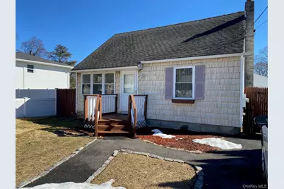 9 Beechwood Drive, Shirley, NY 11967 - Photo 2