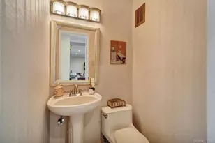 3147 Denton Dr, Merrick, NY 11566 - Photo 24