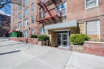 1332 Metropolitan Avenue #4K, Bronx, NY 10462 - Photo 2