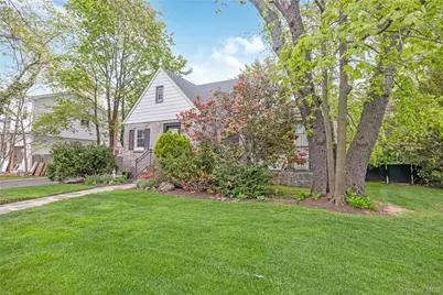 204 Franklin Avenue, Malverne, NY 11565 - Photo 2