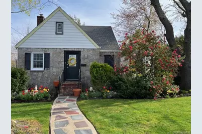 204 Franklin Avenue, Malverne, NY 11565 - Photo 4