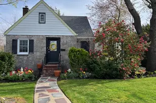 204 Franklin Ave, Malverne, NY 11565 - Photo 4