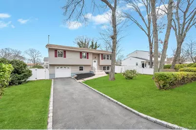 339 Avenue B, Ronkonkoma, NY 11779 - Photo 2