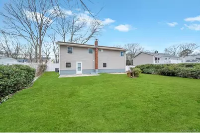 339 Avenue B, Ronkonkoma, NY 11779 - Photo 8