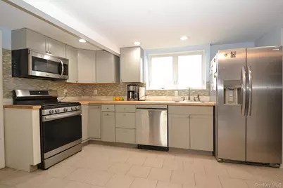 111 Fuller Avenue, Islip, NY 11751 - Photo 4